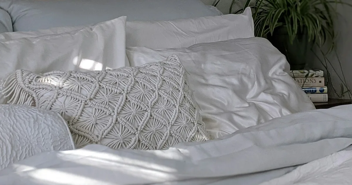 Qué almohada elegir según cómo duermes: manda la altura